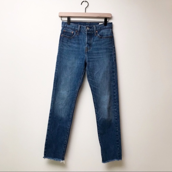 LEVI’S Wedgie Icon Fit Jeans in Classic Tint - Picture 8 of 11